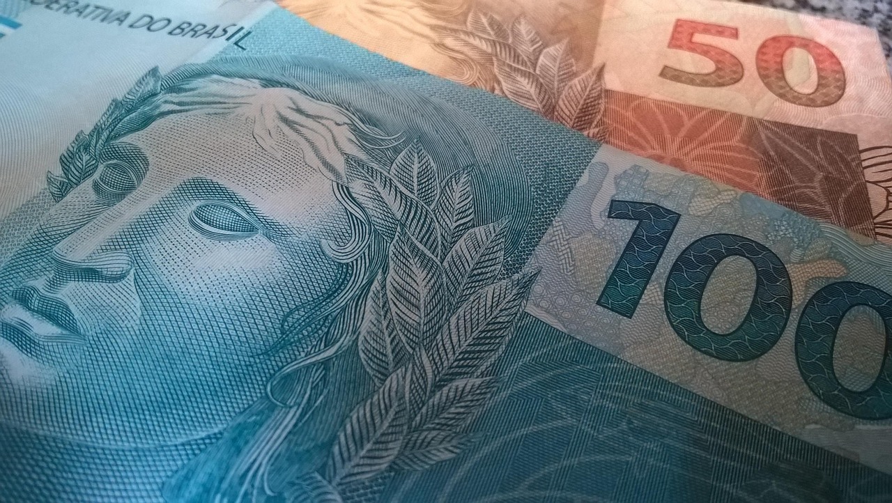 小兵大战无限金钱，虚拟世界中的财富探索与现实启示